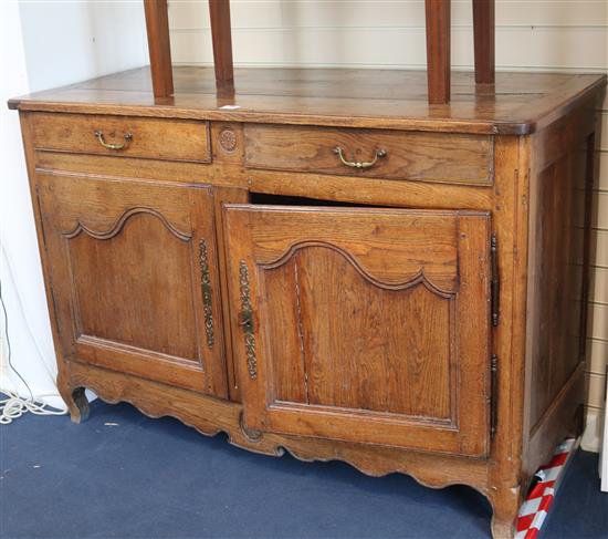 An 18th century Provencal oak cupboard, W.141cm